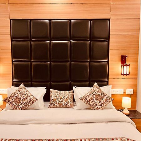 Hotel Classic Crown - #Scenic Mountain View #Open Terrace #Parking #Premium Rooms With Balcony #Guest Preferred #Best Selling Hotel In Mussoorie Kültér fotó