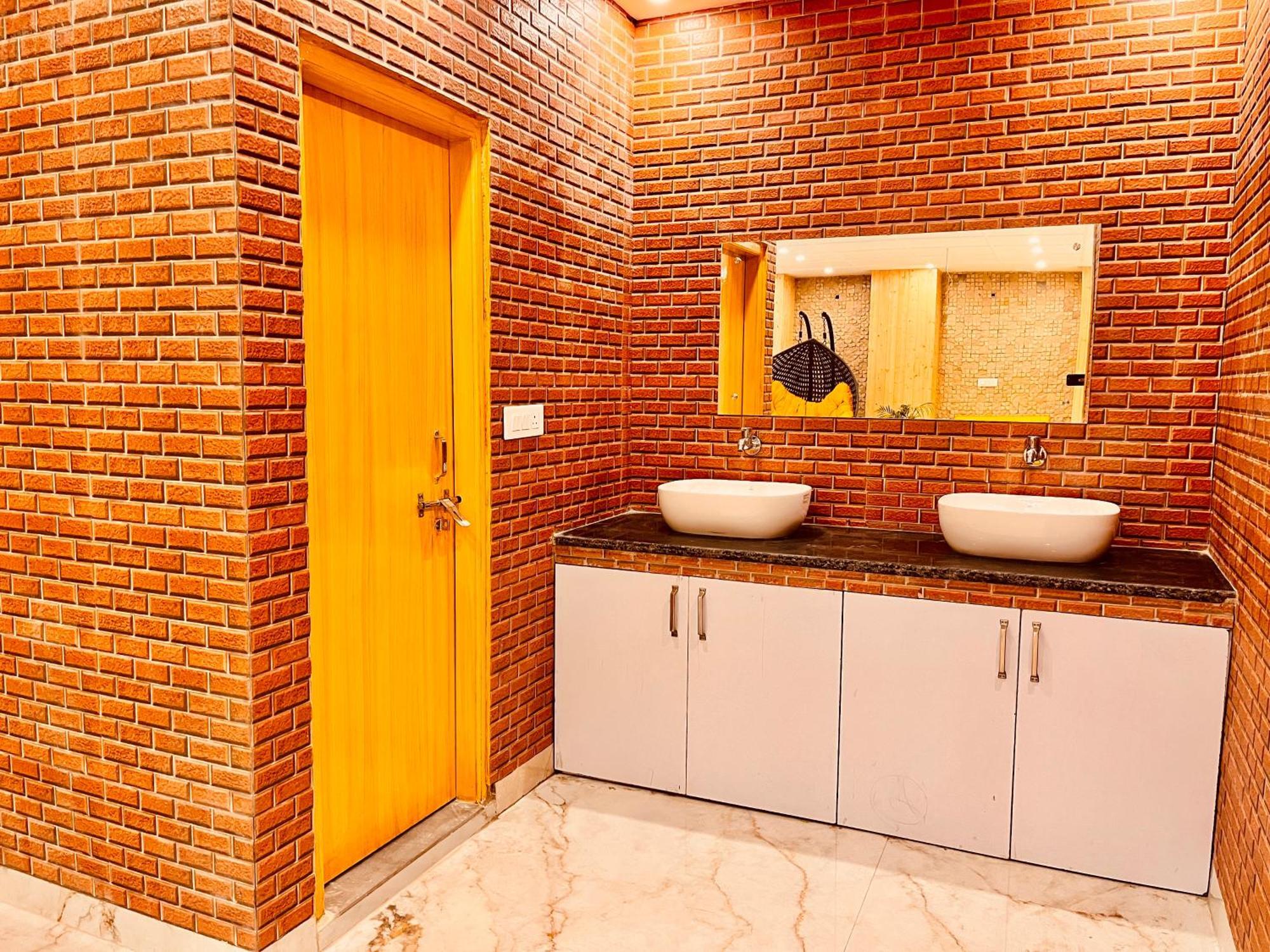 Hotel Classic Crown - #Scenic Mountain View #Open Terrace #Parking #Premium Rooms With Balcony #Guest Preferred #Best Selling Hotel In Mussoorie Kültér fotó