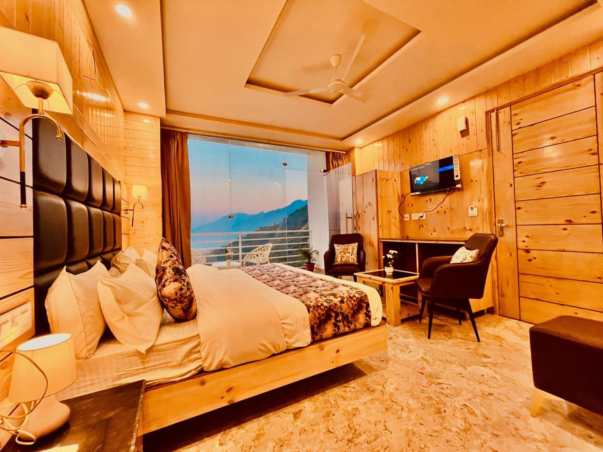 Hotel Classic Crown - #Scenic Mountain View #Open Terrace #Parking #Premium Rooms With Balcony #Guest Preferred #Best Selling Hotel In Mussoorie Kültér fotó