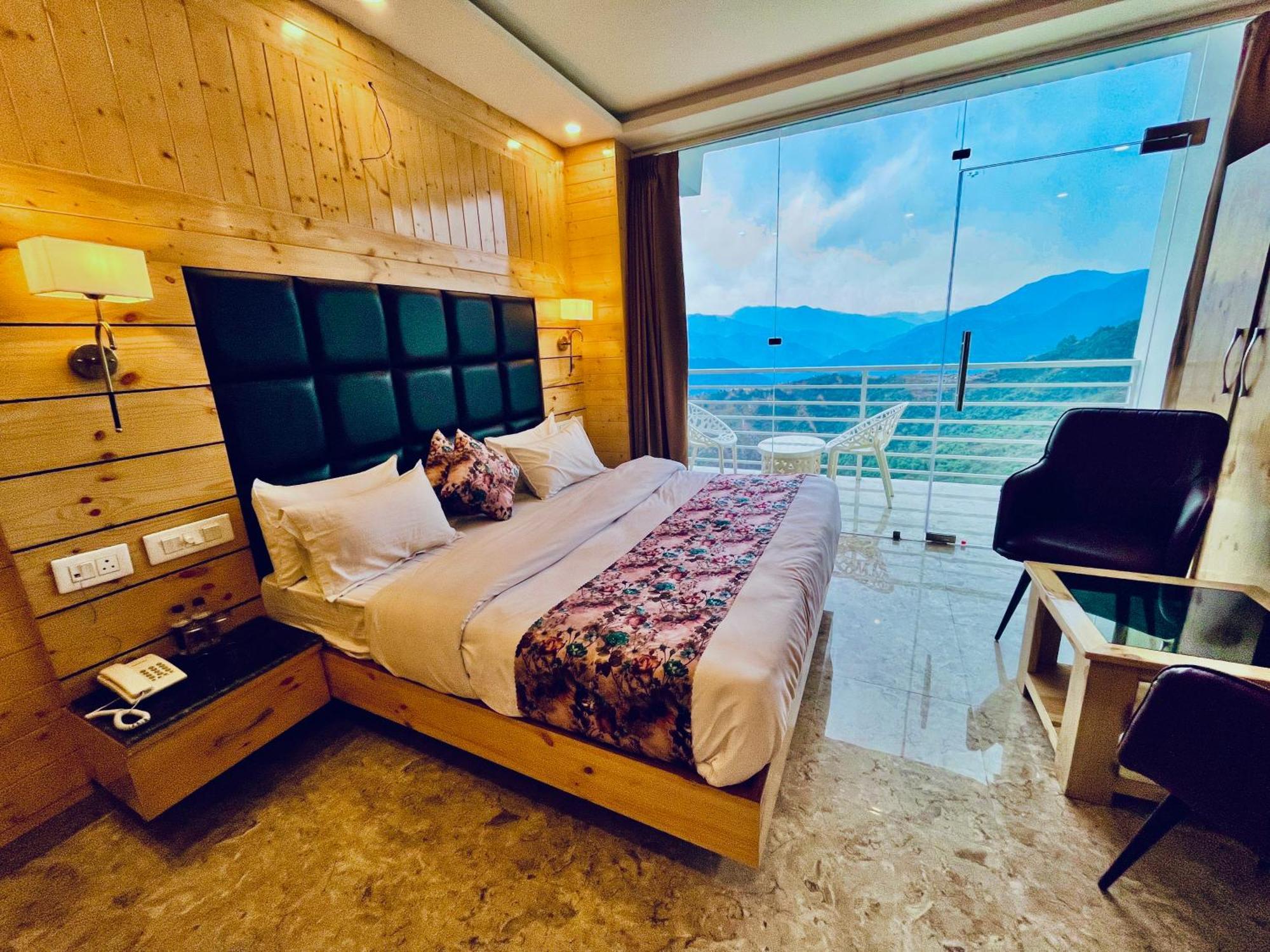 Hotel Classic Crown - #Scenic Mountain View #Open Terrace #Parking #Premium Rooms With Balcony #Guest Preferred #Best Selling Hotel In Mussoorie Kültér fotó