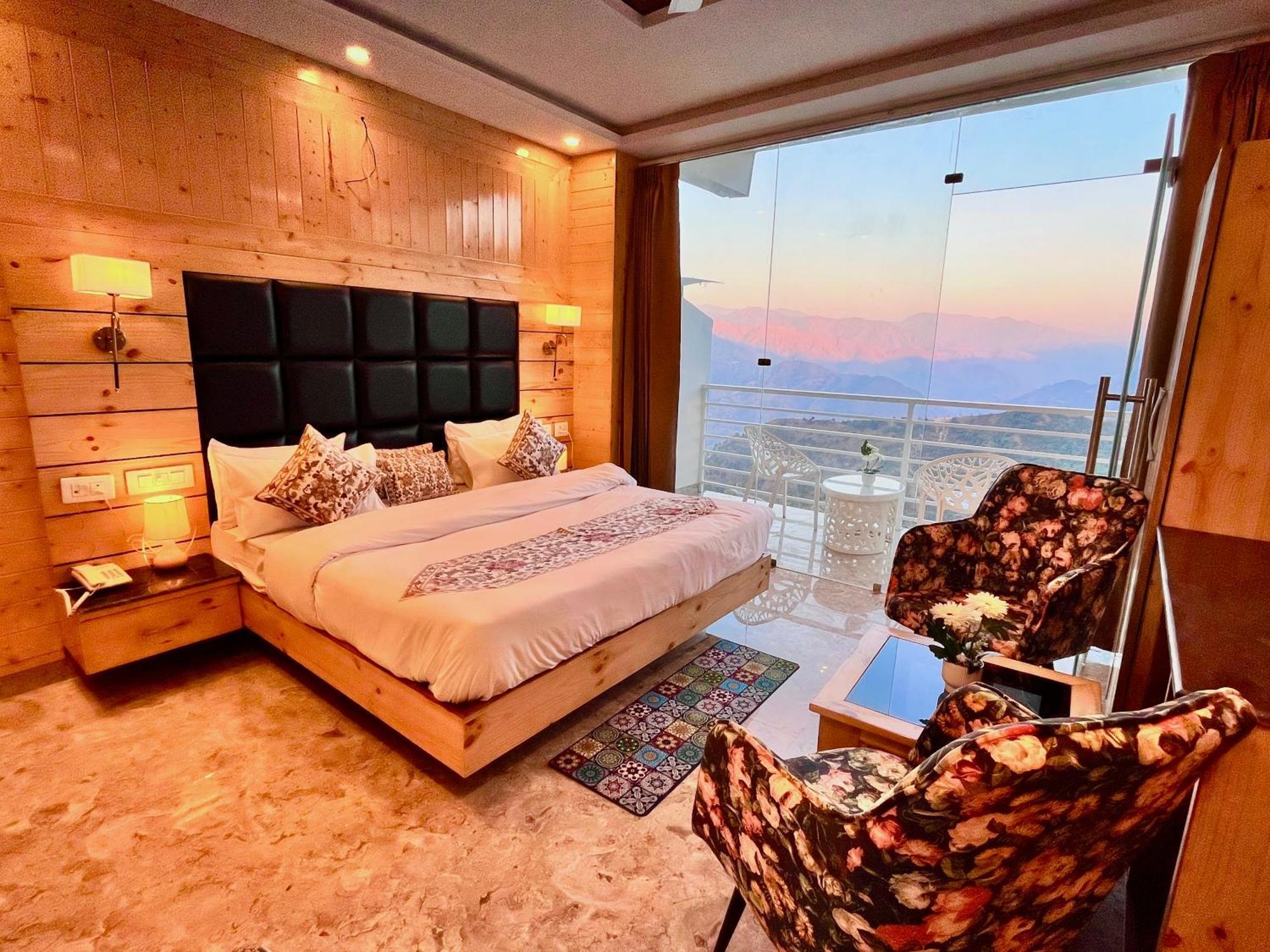 Hotel Classic Crown - #Scenic Mountain View #Open Terrace #Parking #Premium Rooms With Balcony #Guest Preferred #Best Selling Hotel In Mussoorie Kültér fotó