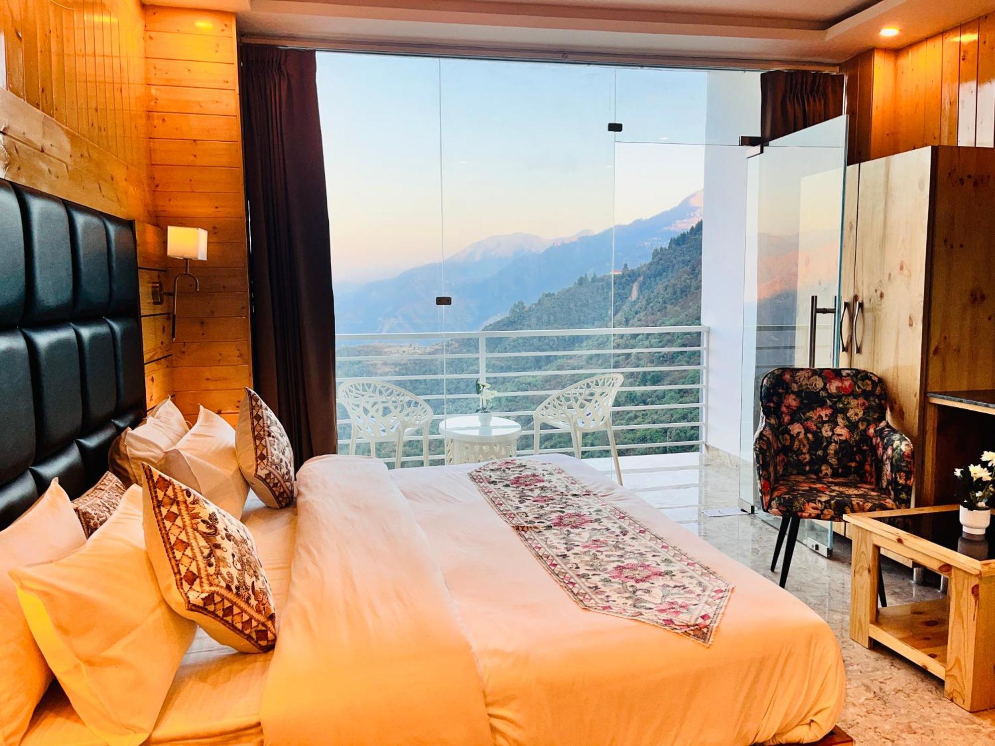 Hotel Classic Crown - #Scenic Mountain View #Open Terrace #Parking #Premium Rooms With Balcony #Guest Preferred #Best Selling Hotel In Mussoorie Kültér fotó