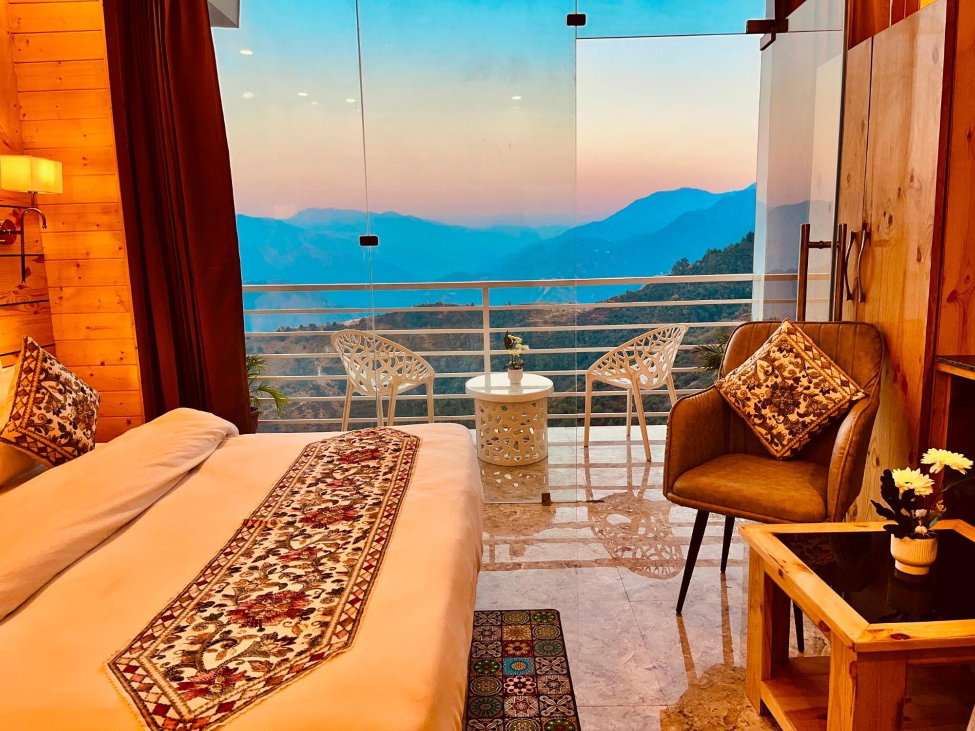 Hotel Classic Crown - #Scenic Mountain View #Open Terrace #Parking #Premium Rooms With Balcony #Guest Preferred #Best Selling Hotel In Mussoorie Kültér fotó