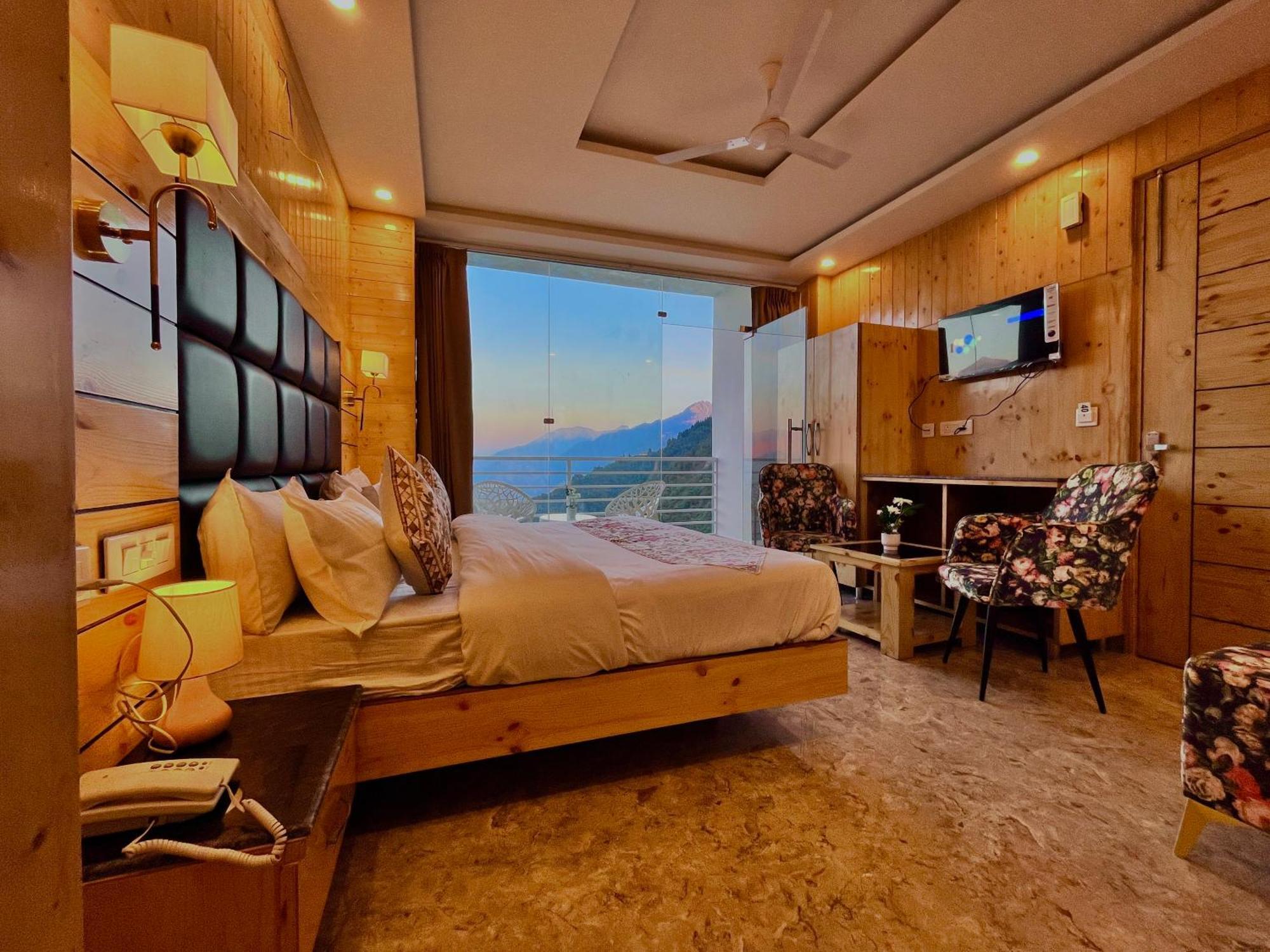 Hotel Classic Crown - #Scenic Mountain View #Open Terrace #Parking #Premium Rooms With Balcony #Guest Preferred #Best Selling Hotel In Mussoorie Kültér fotó