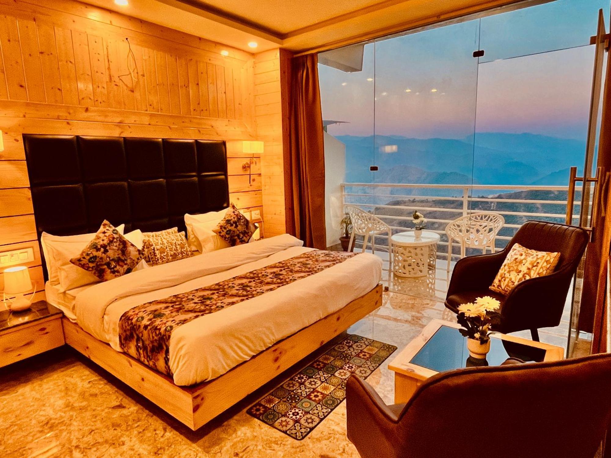Hotel Classic Crown - #Scenic Mountain View #Open Terrace #Parking #Premium Rooms With Balcony #Guest Preferred #Best Selling Hotel In Mussoorie Kültér fotó