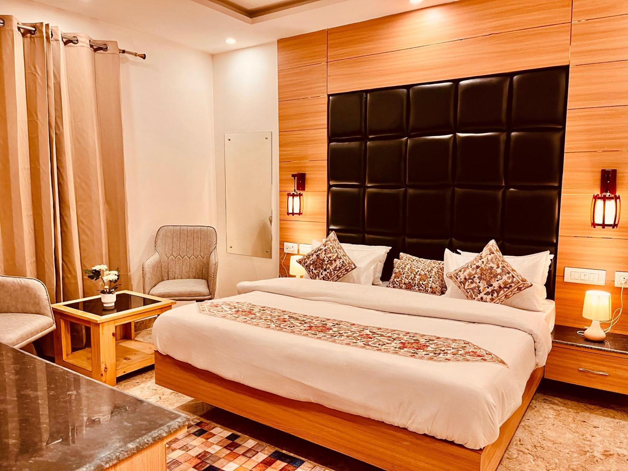 Hotel Classic Crown - #Scenic Mountain View #Open Terrace #Parking #Premium Rooms With Balcony #Guest Preferred #Best Selling Hotel In Mussoorie Kültér fotó
