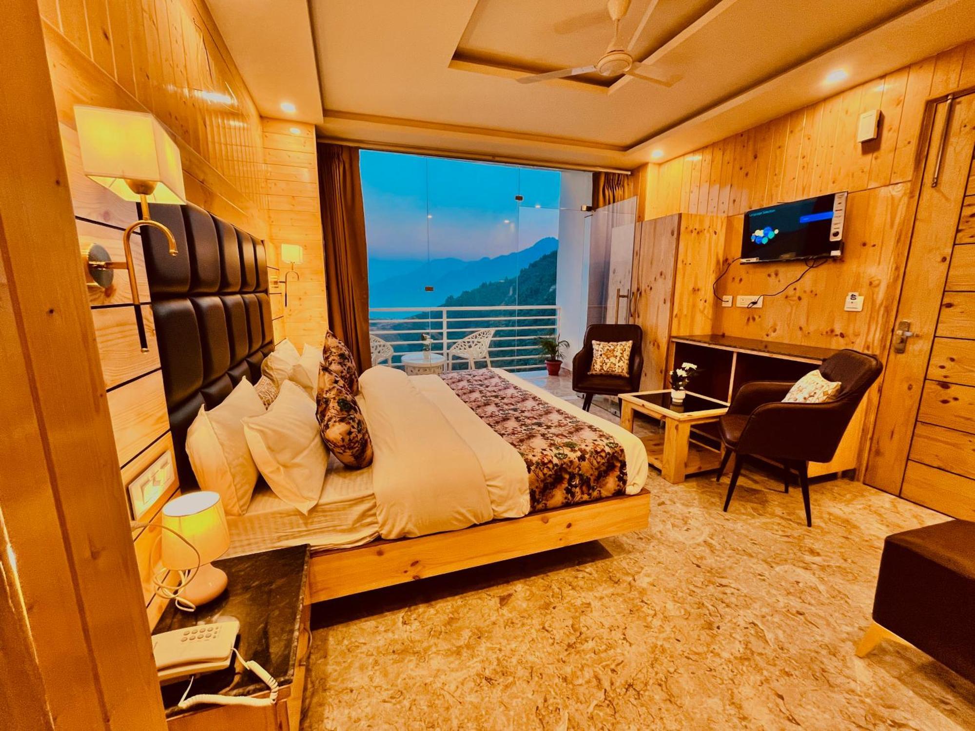 Hotel Classic Crown - #Scenic Mountain View #Open Terrace #Parking #Premium Rooms With Balcony #Guest Preferred #Best Selling Hotel In Mussoorie Kültér fotó
