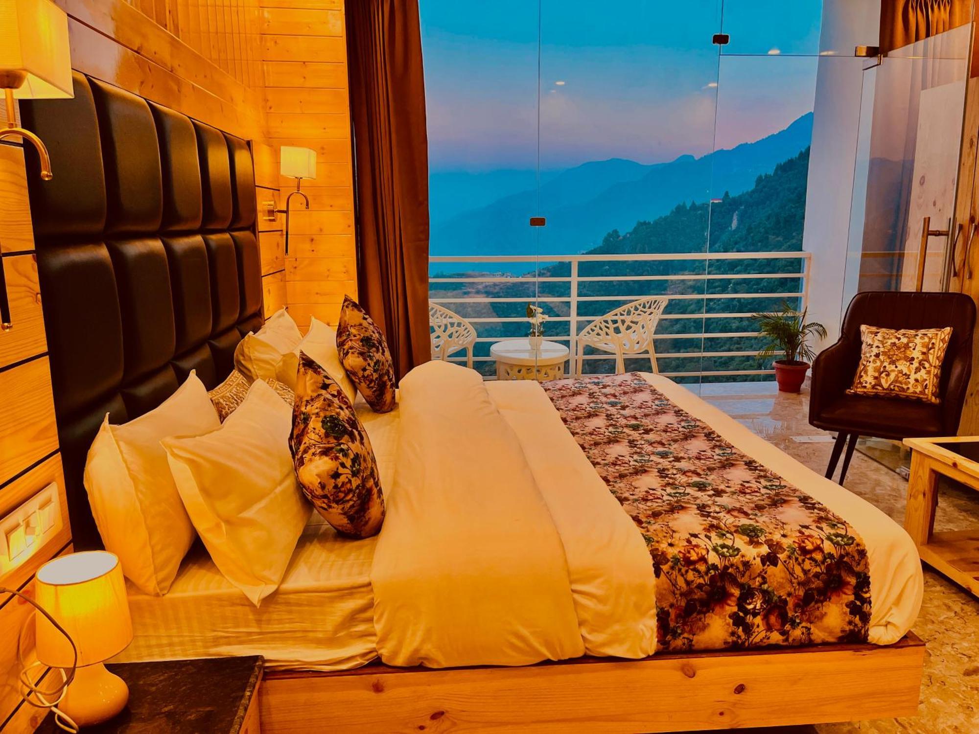 Hotel Classic Crown - #Scenic Mountain View #Open Terrace #Parking #Premium Rooms With Balcony #Guest Preferred #Best Selling Hotel In Mussoorie Kültér fotó