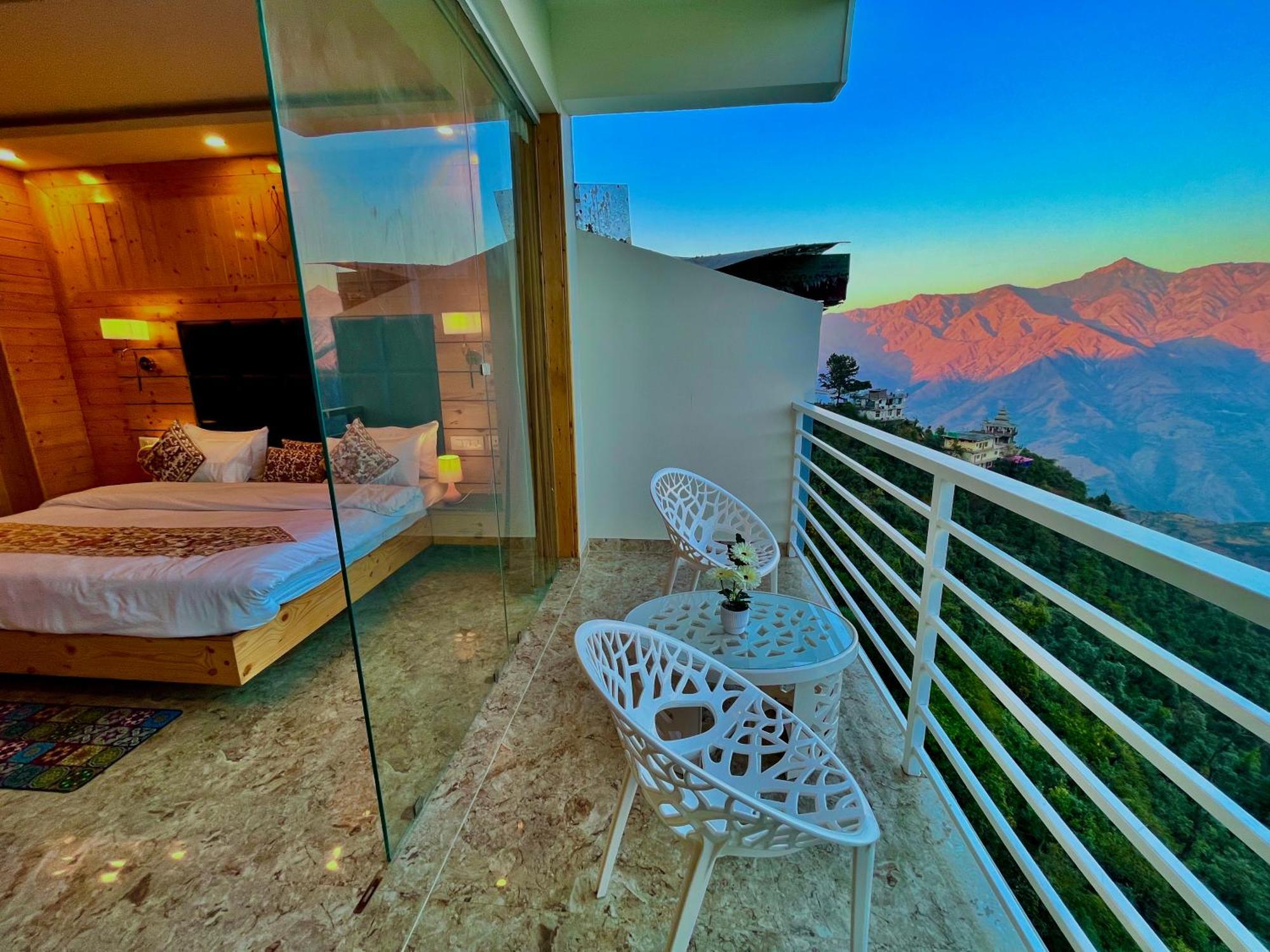 Hotel Classic Crown - #Scenic Mountain View #Open Terrace #Parking #Premium Rooms With Balcony #Guest Preferred #Best Selling Hotel In Mussoorie Kültér fotó