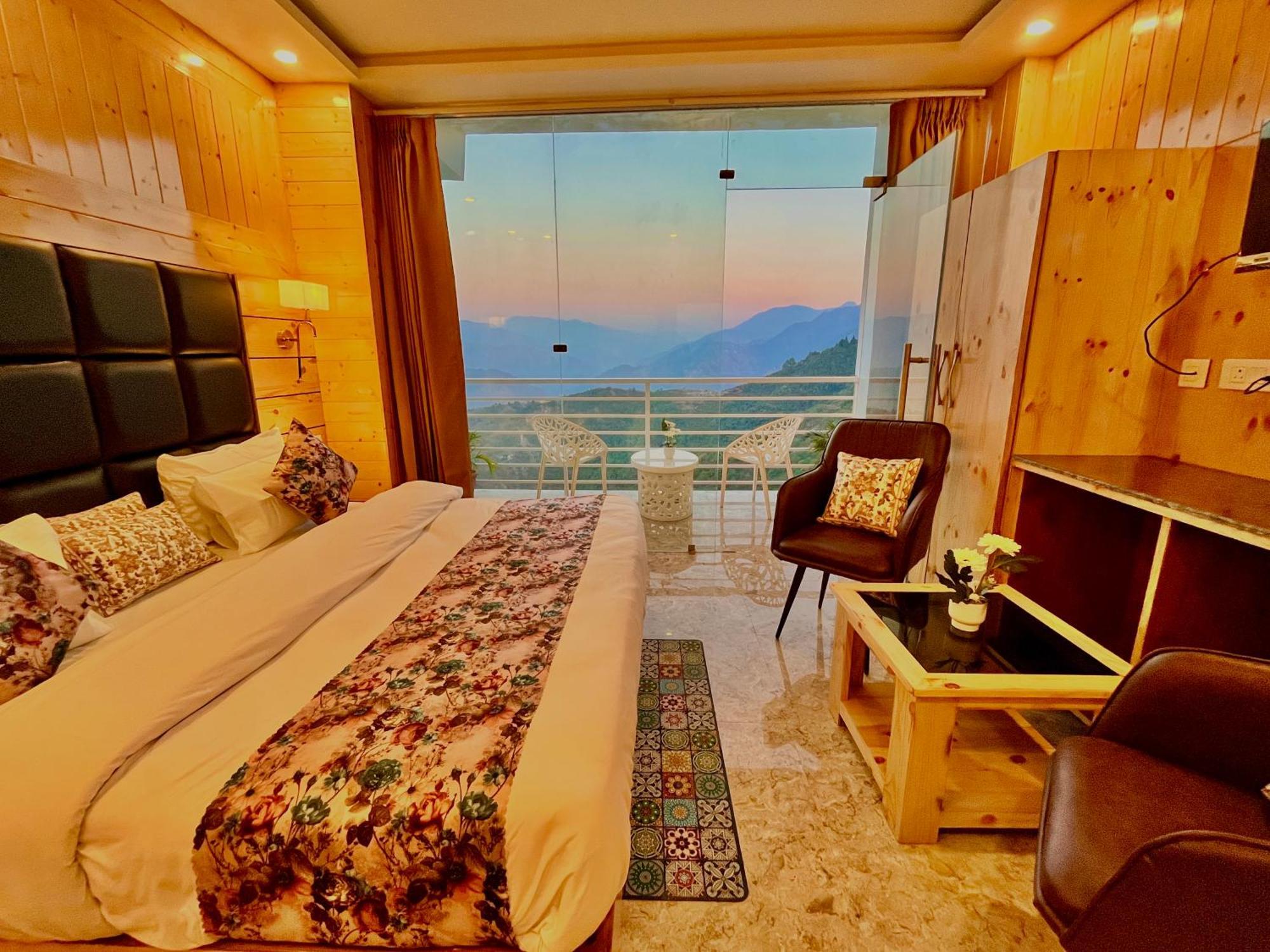 Hotel Classic Crown - #Scenic Mountain View #Open Terrace #Parking #Premium Rooms With Balcony #Guest Preferred #Best Selling Hotel In Mussoorie Kültér fotó