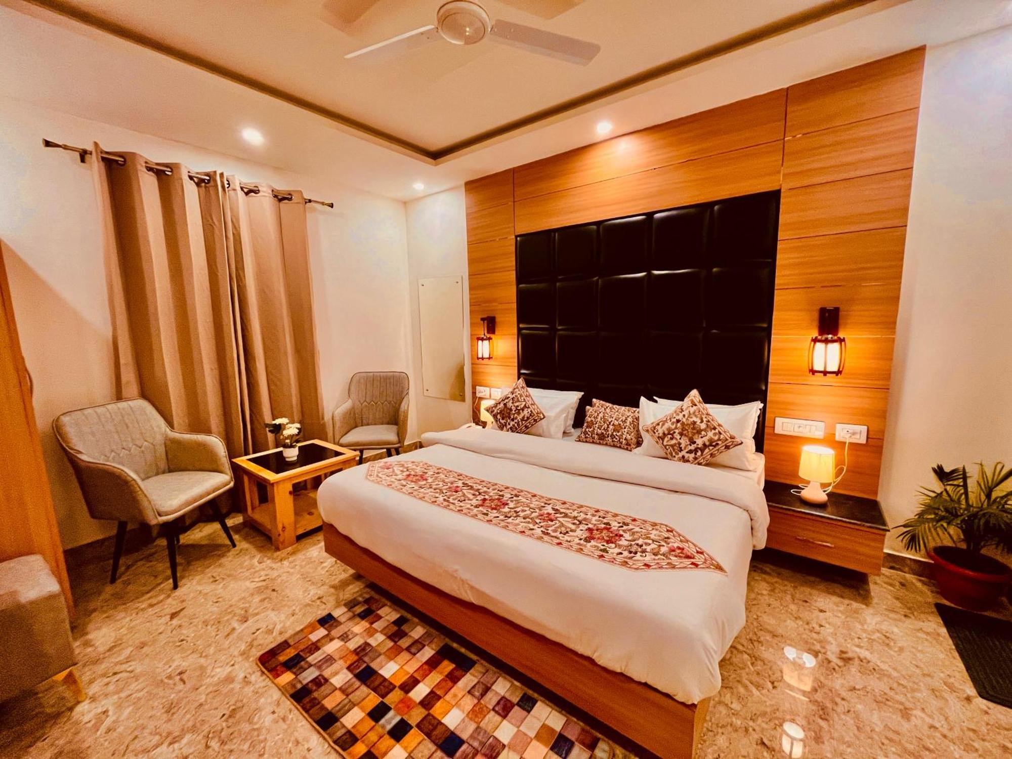 Hotel Classic Crown - #Scenic Mountain View #Open Terrace #Parking #Premium Rooms With Balcony #Guest Preferred #Best Selling Hotel In Mussoorie Kültér fotó