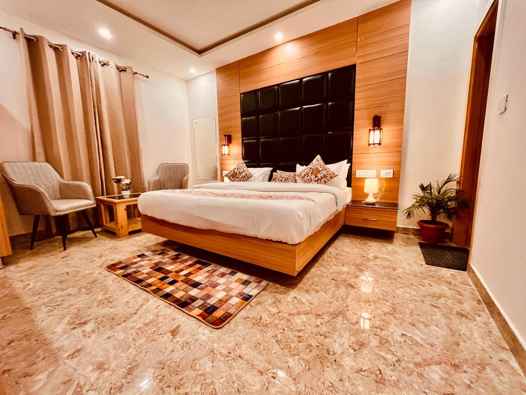 Hotel Classic Crown - #Scenic Mountain View #Open Terrace #Parking #Premium Rooms With Balcony #Guest Preferred #Best Selling Hotel In Mussoorie Kültér fotó