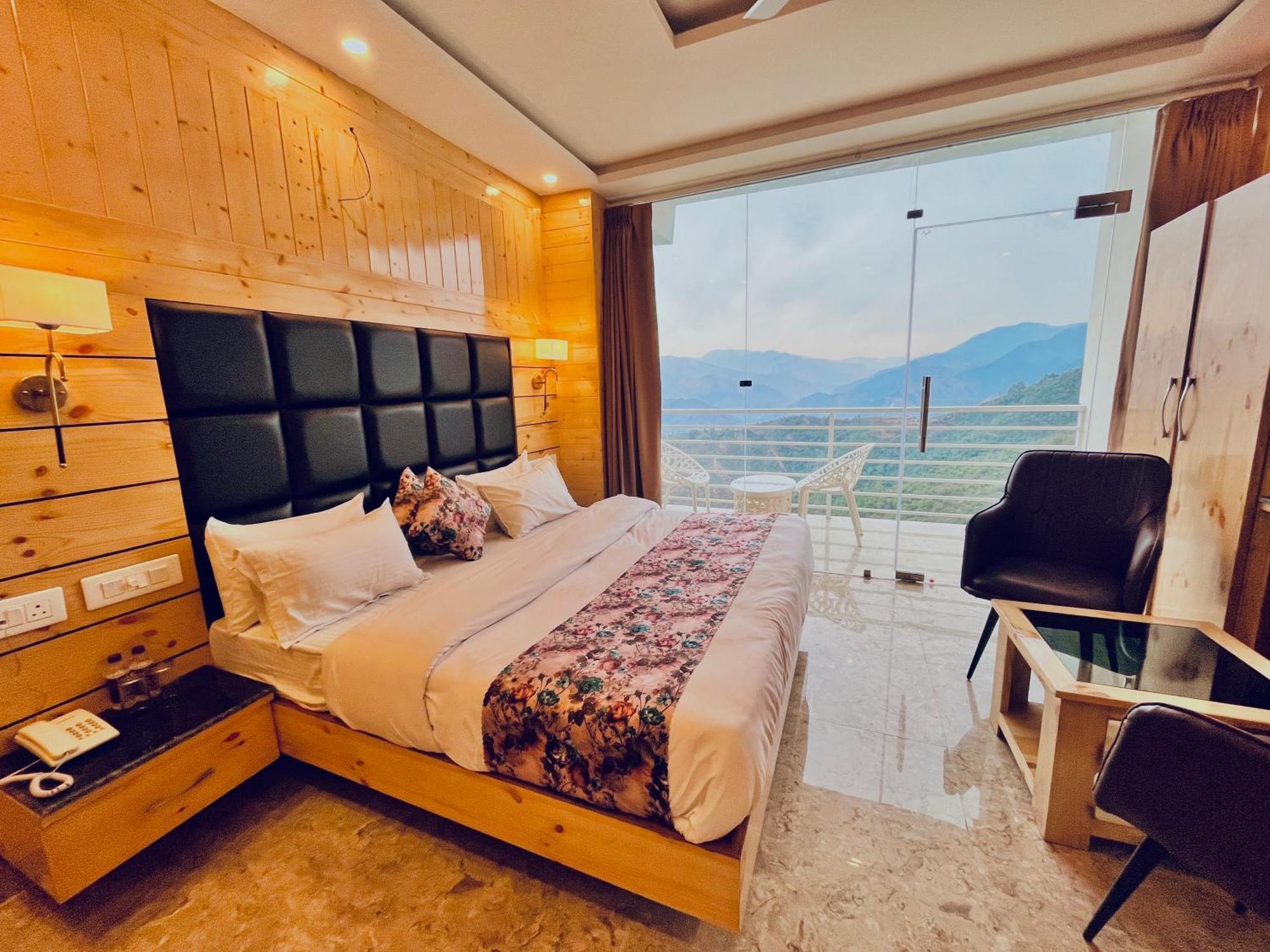 Hotel Classic Crown - #Scenic Mountain View #Open Terrace #Parking #Premium Rooms With Balcony #Guest Preferred #Best Selling Hotel In Mussoorie Kültér fotó