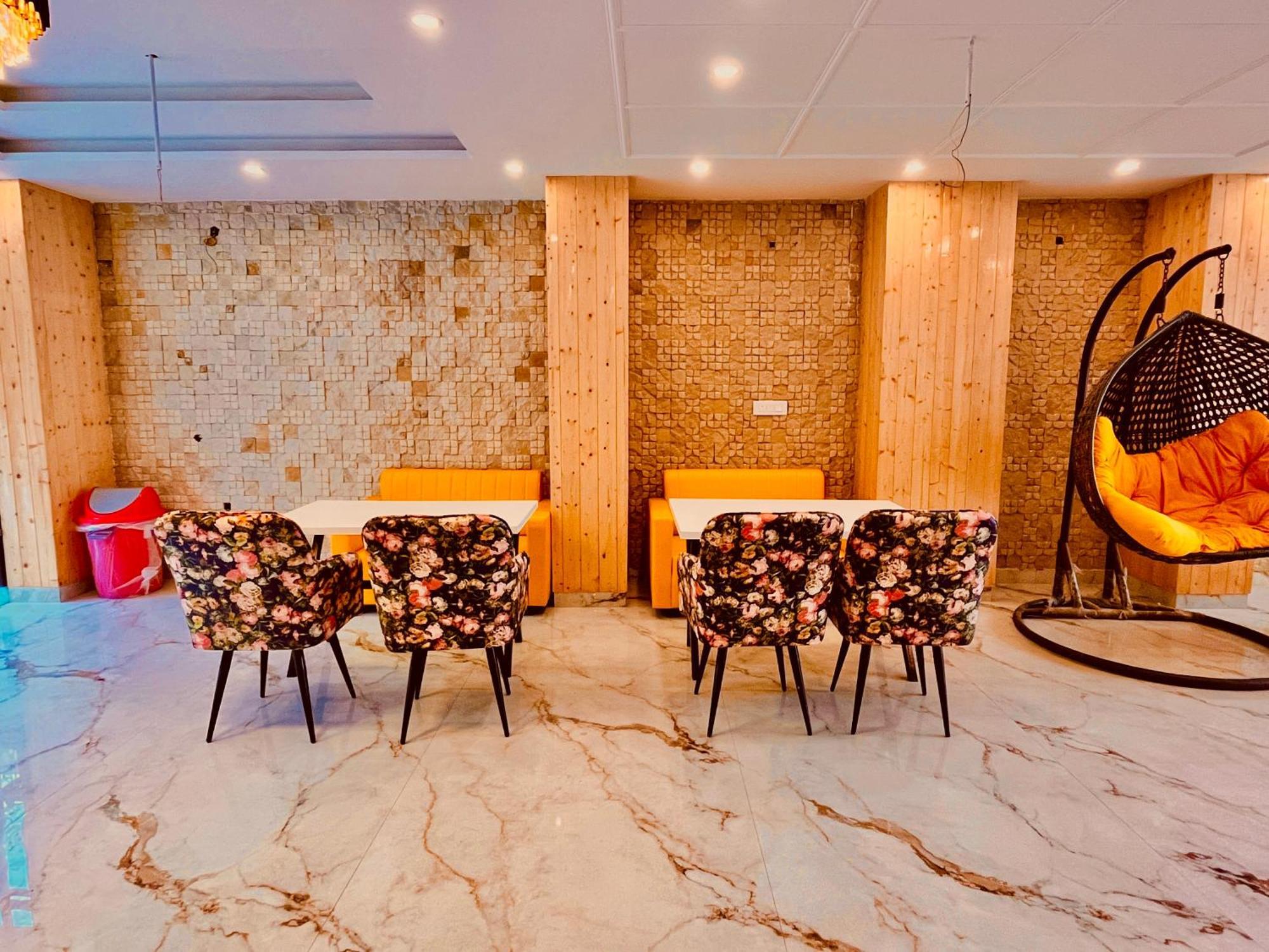 Hotel Classic Crown - #Scenic Mountain View #Open Terrace #Parking #Premium Rooms With Balcony #Guest Preferred #Best Selling Hotel In Mussoorie Kültér fotó
