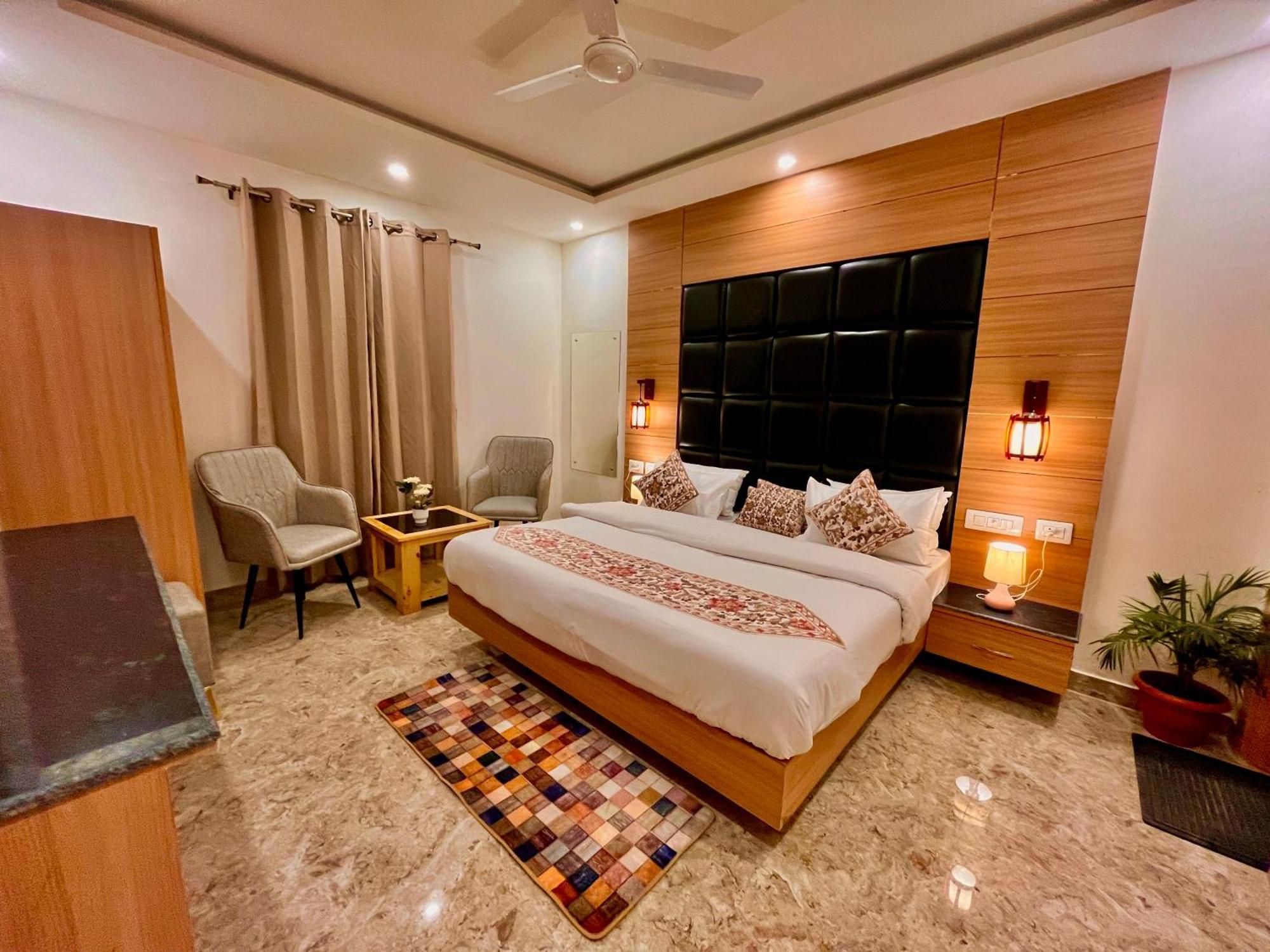 Hotel Classic Crown - #Scenic Mountain View #Open Terrace #Parking #Premium Rooms With Balcony #Guest Preferred #Best Selling Hotel In Mussoorie Kültér fotó