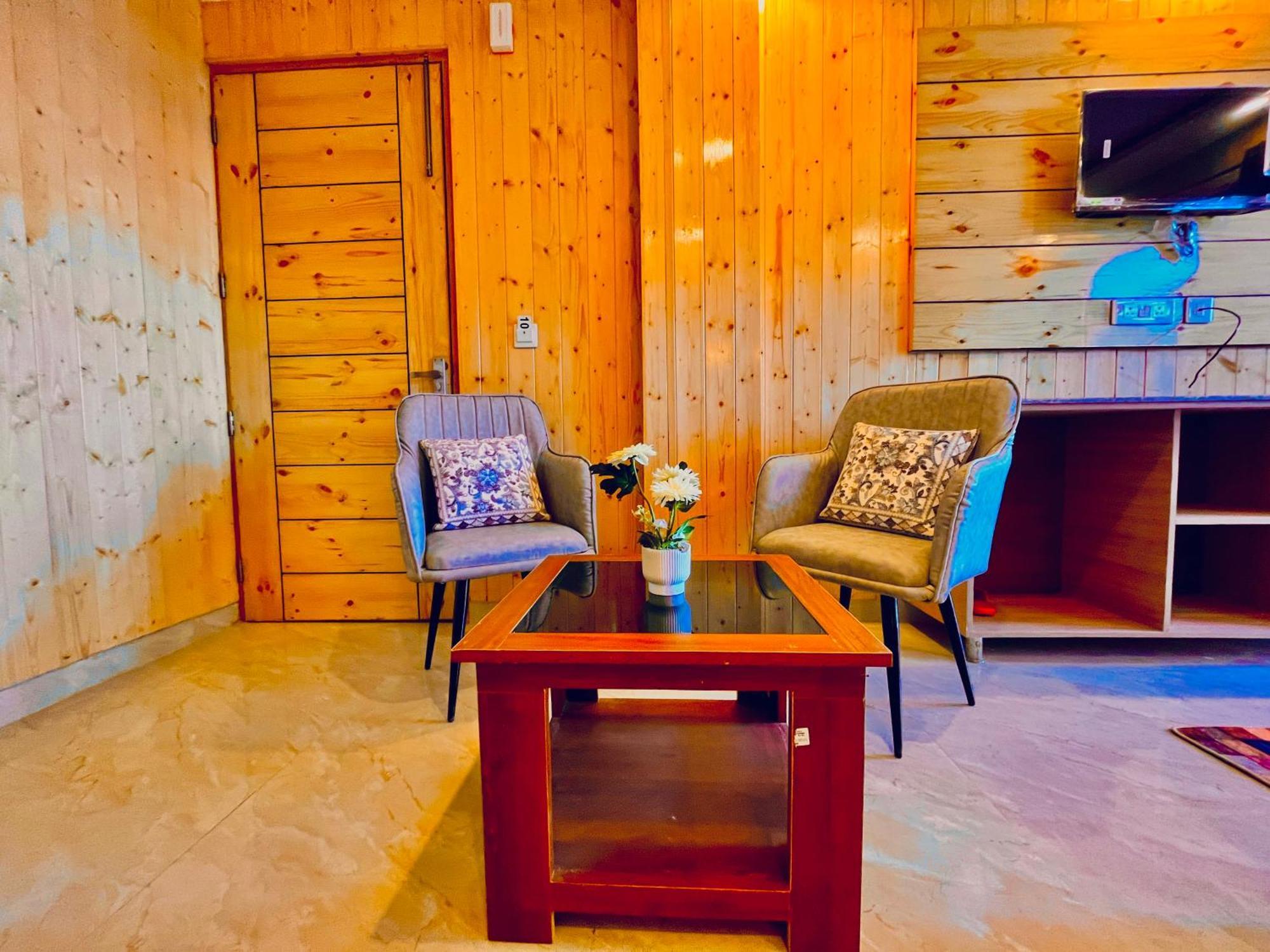 Hotel Classic Crown - #Scenic Mountain View #Open Terrace #Parking #Premium Rooms With Balcony #Guest Preferred #Best Selling Hotel In Mussoorie Kültér fotó