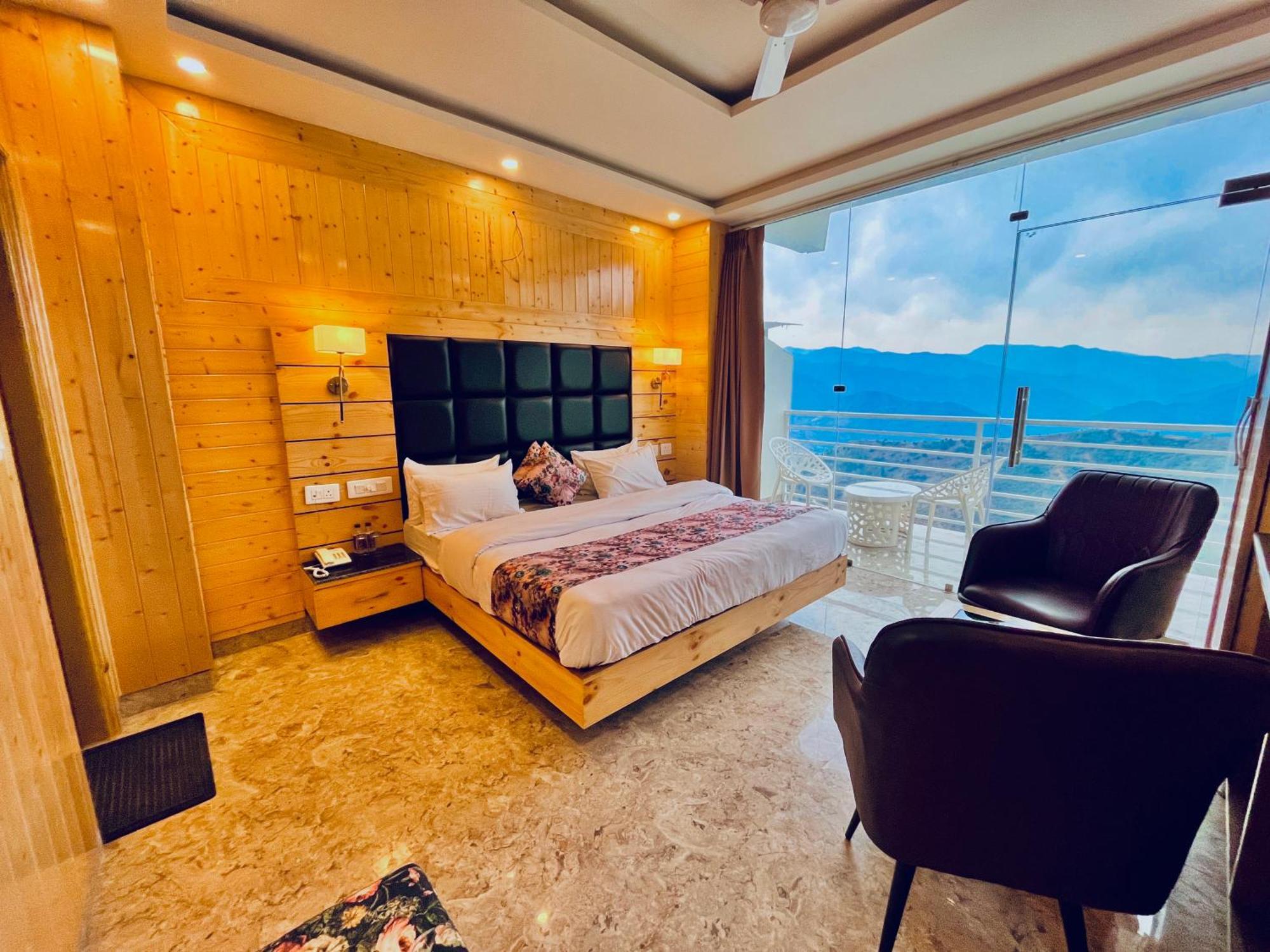 Hotel Classic Crown - #Scenic Mountain View #Open Terrace #Parking #Premium Rooms With Balcony #Guest Preferred #Best Selling Hotel In Mussoorie Kültér fotó