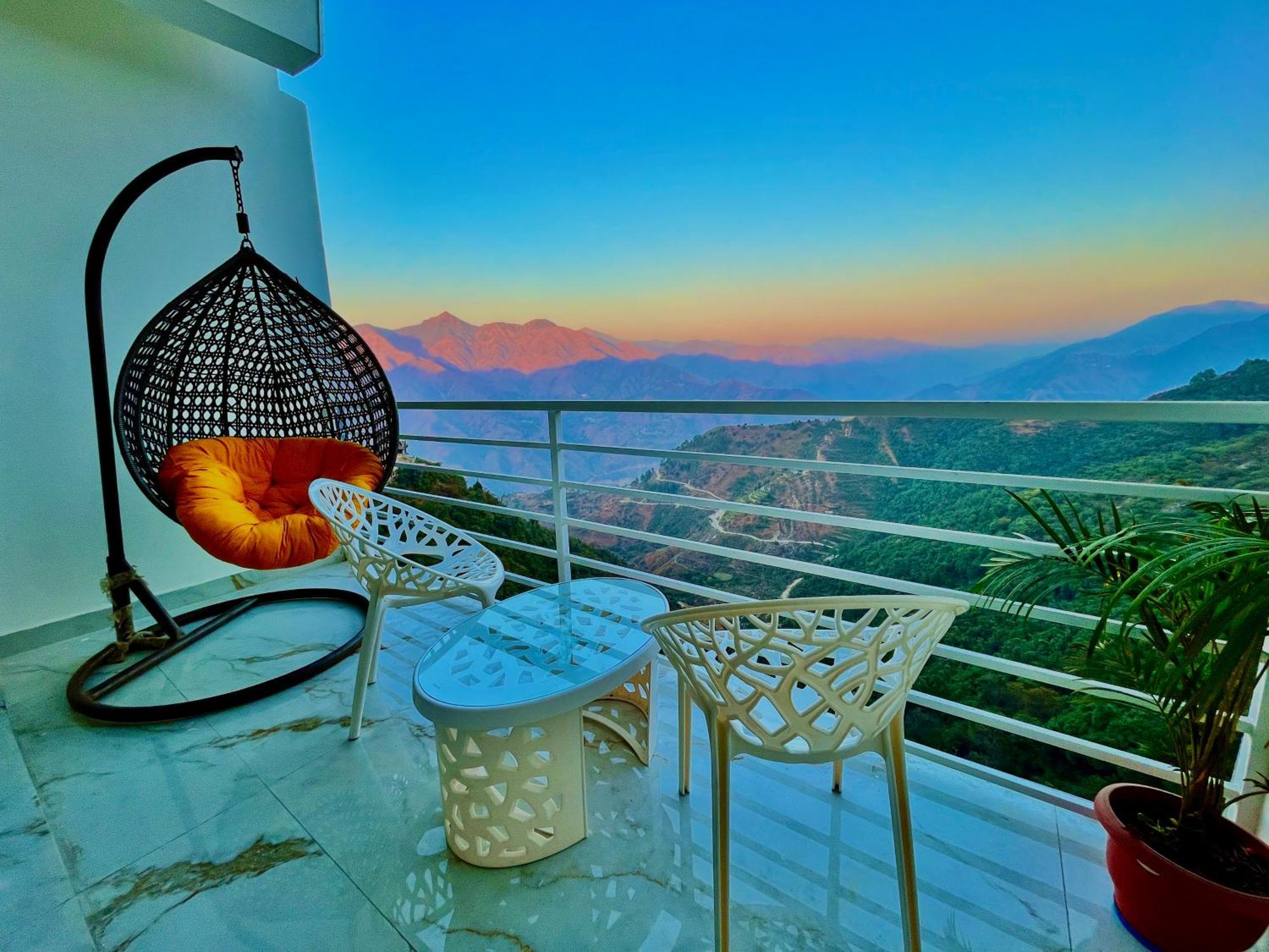 Hotel Classic Crown - #Scenic Mountain View #Open Terrace #Parking #Premium Rooms With Balcony #Guest Preferred #Best Selling Hotel In Mussoorie Kültér fotó