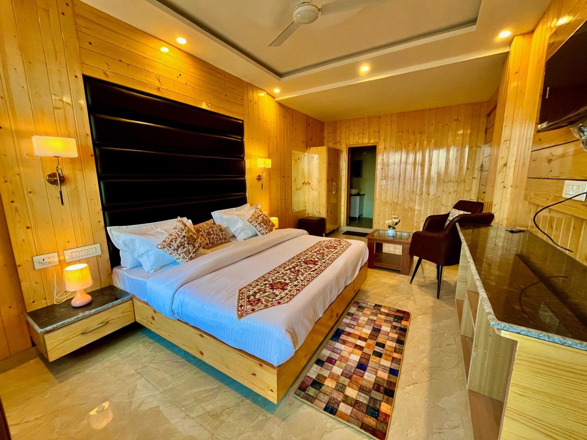 Hotel Classic Crown - #Scenic Mountain View #Open Terrace #Parking #Premium Rooms With Balcony #Guest Preferred #Best Selling Hotel In Mussoorie Kültér fotó