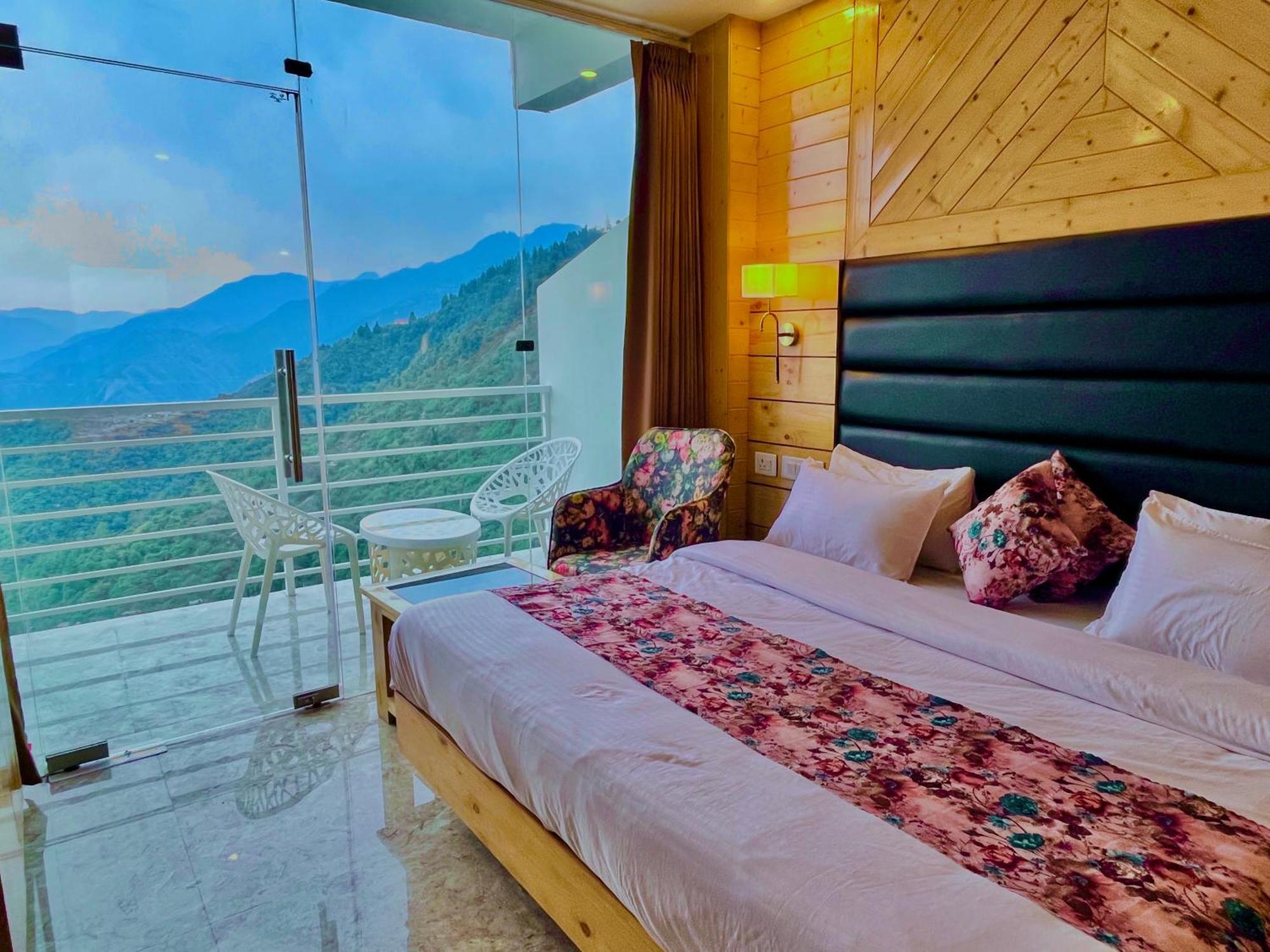 Hotel Classic Crown - #Scenic Mountain View #Open Terrace #Parking #Premium Rooms With Balcony #Guest Preferred #Best Selling Hotel In Mussoorie Kültér fotó