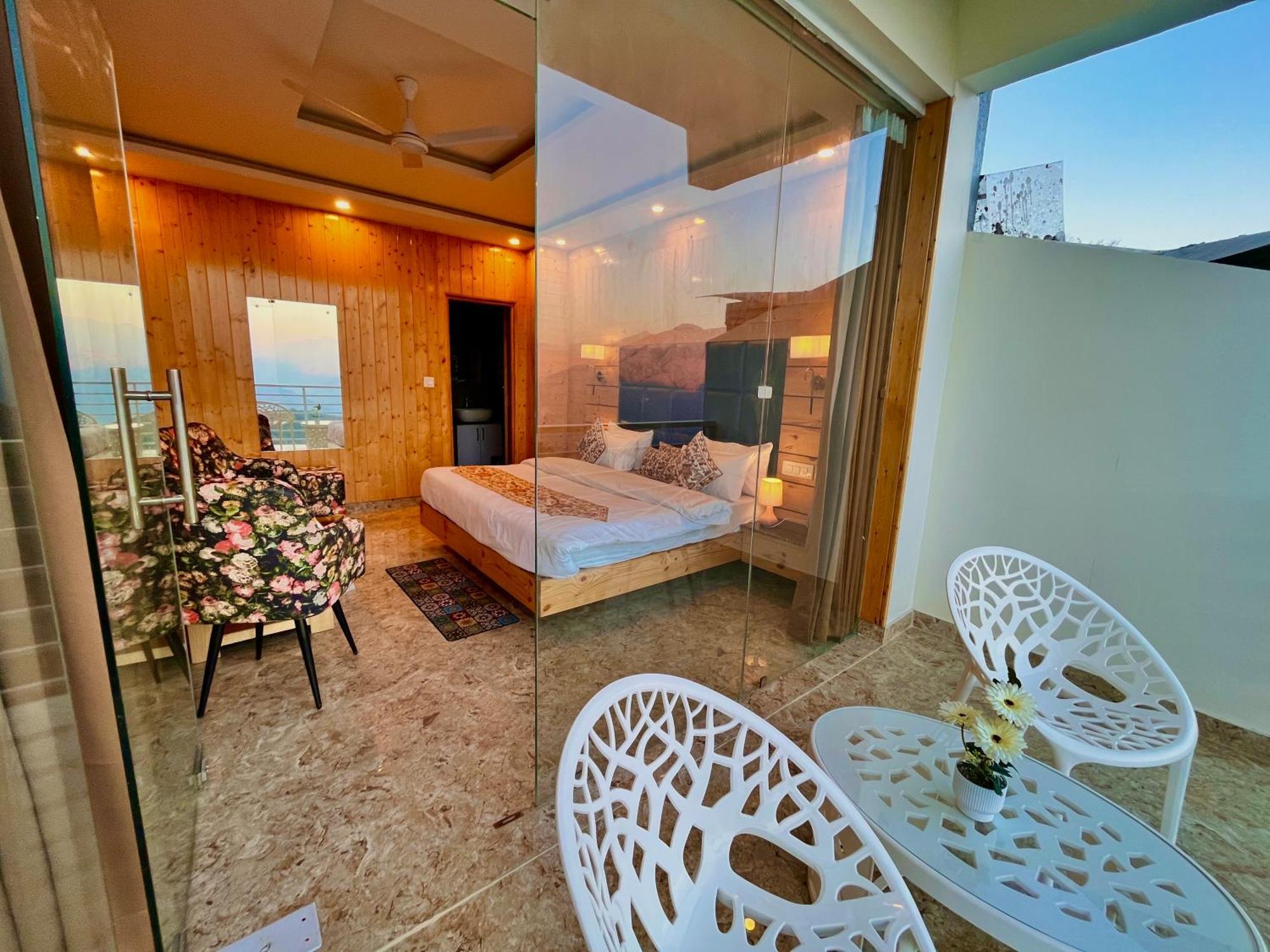 Hotel Classic Crown - #Scenic Mountain View #Open Terrace #Parking #Premium Rooms With Balcony #Guest Preferred #Best Selling Hotel In Mussoorie Kültér fotó