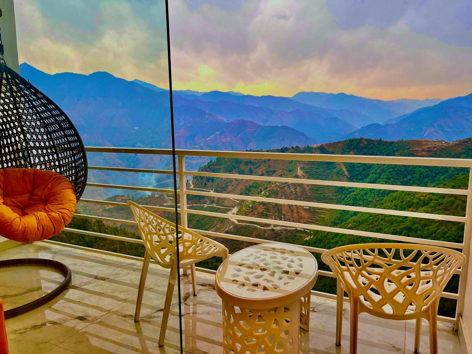 Hotel Classic Crown - #Scenic Mountain View #Open Terrace #Parking #Premium Rooms With Balcony #Guest Preferred #Best Selling Hotel In Mussoorie Kültér fotó