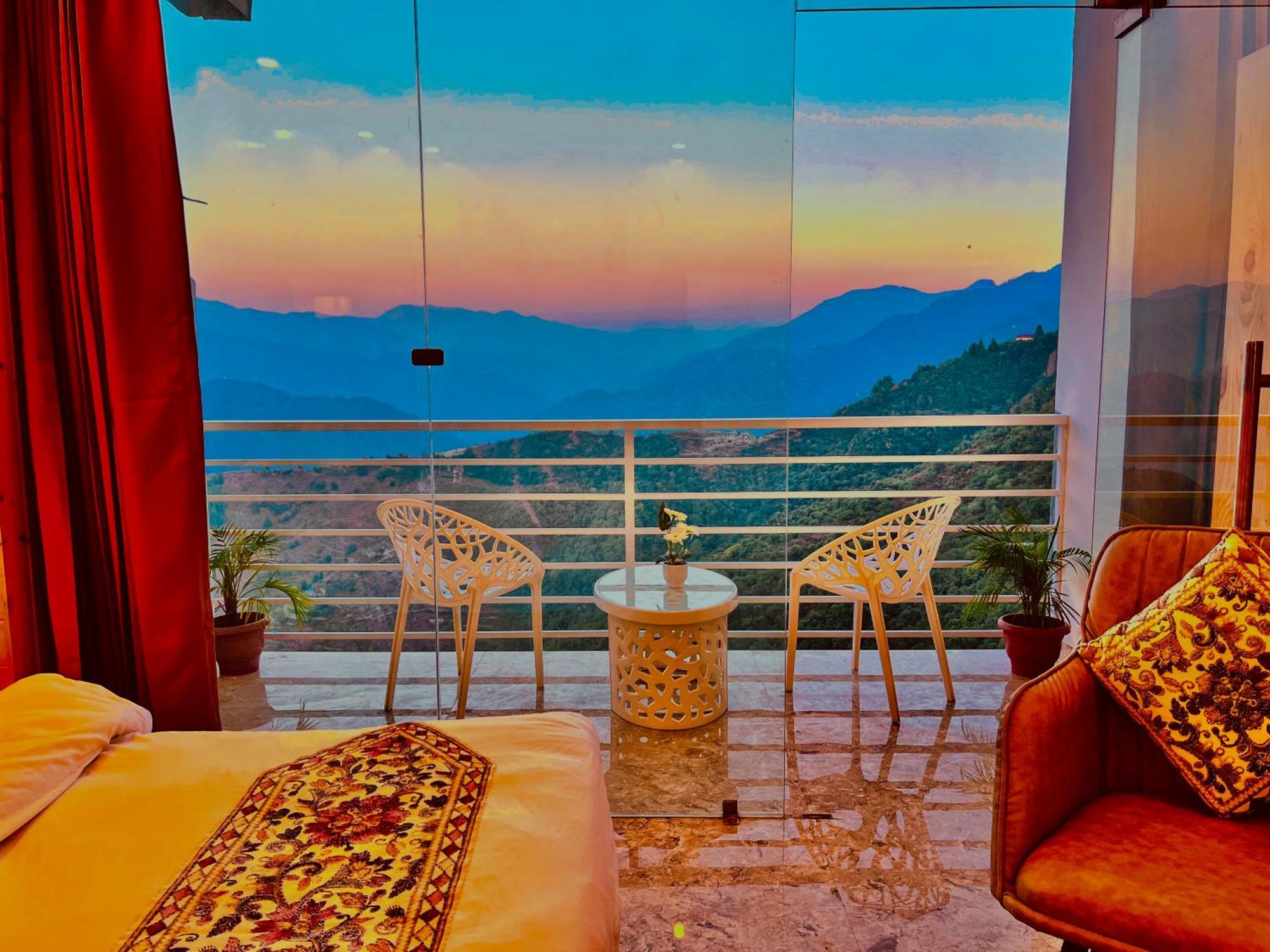Hotel Classic Crown - #Scenic Mountain View #Open Terrace #Parking #Premium Rooms With Balcony #Guest Preferred #Best Selling Hotel In Mussoorie Kültér fotó