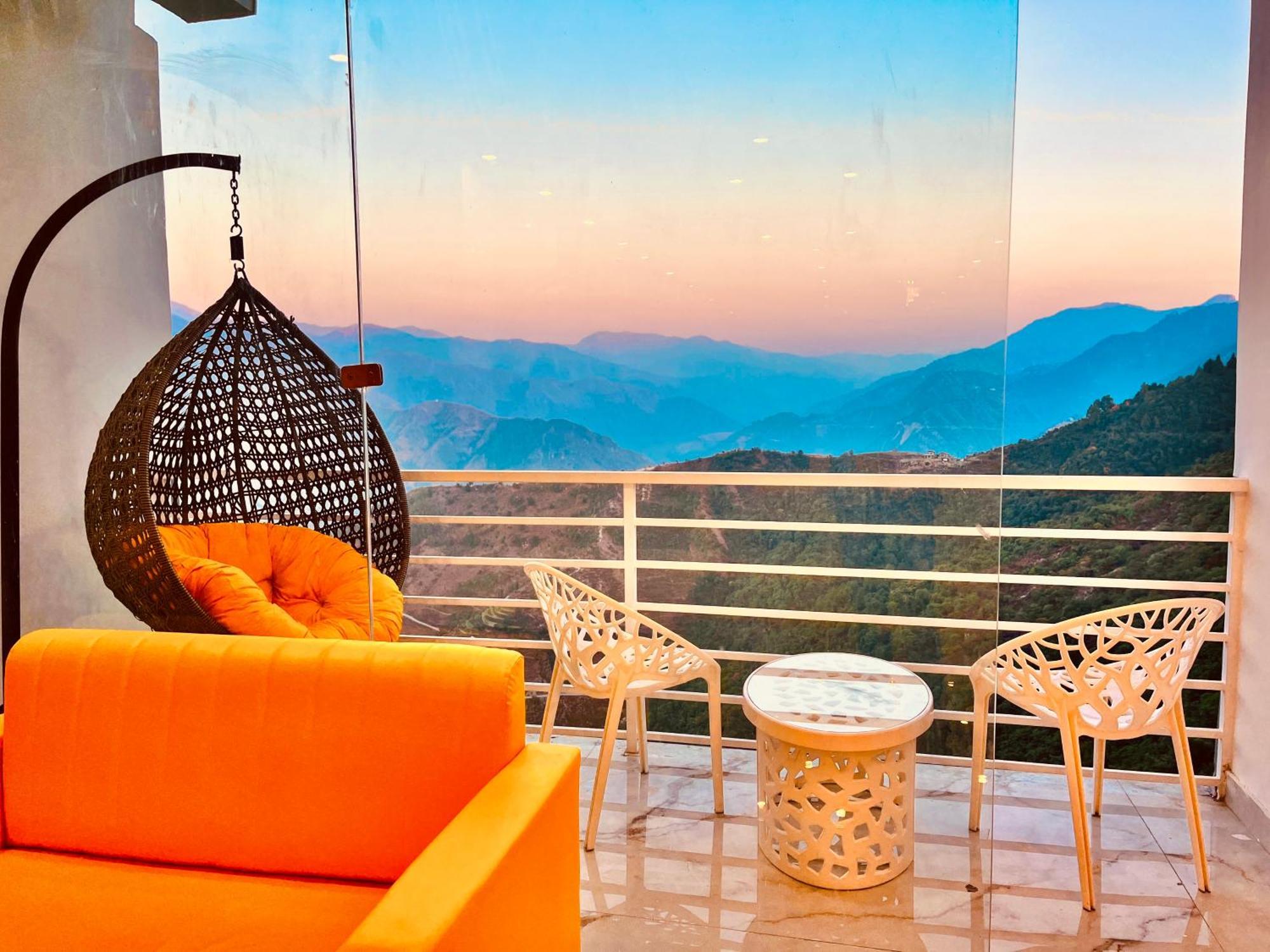 Hotel Classic Crown - #Scenic Mountain View #Open Terrace #Parking #Premium Rooms With Balcony #Guest Preferred #Best Selling Hotel In Mussoorie Kültér fotó