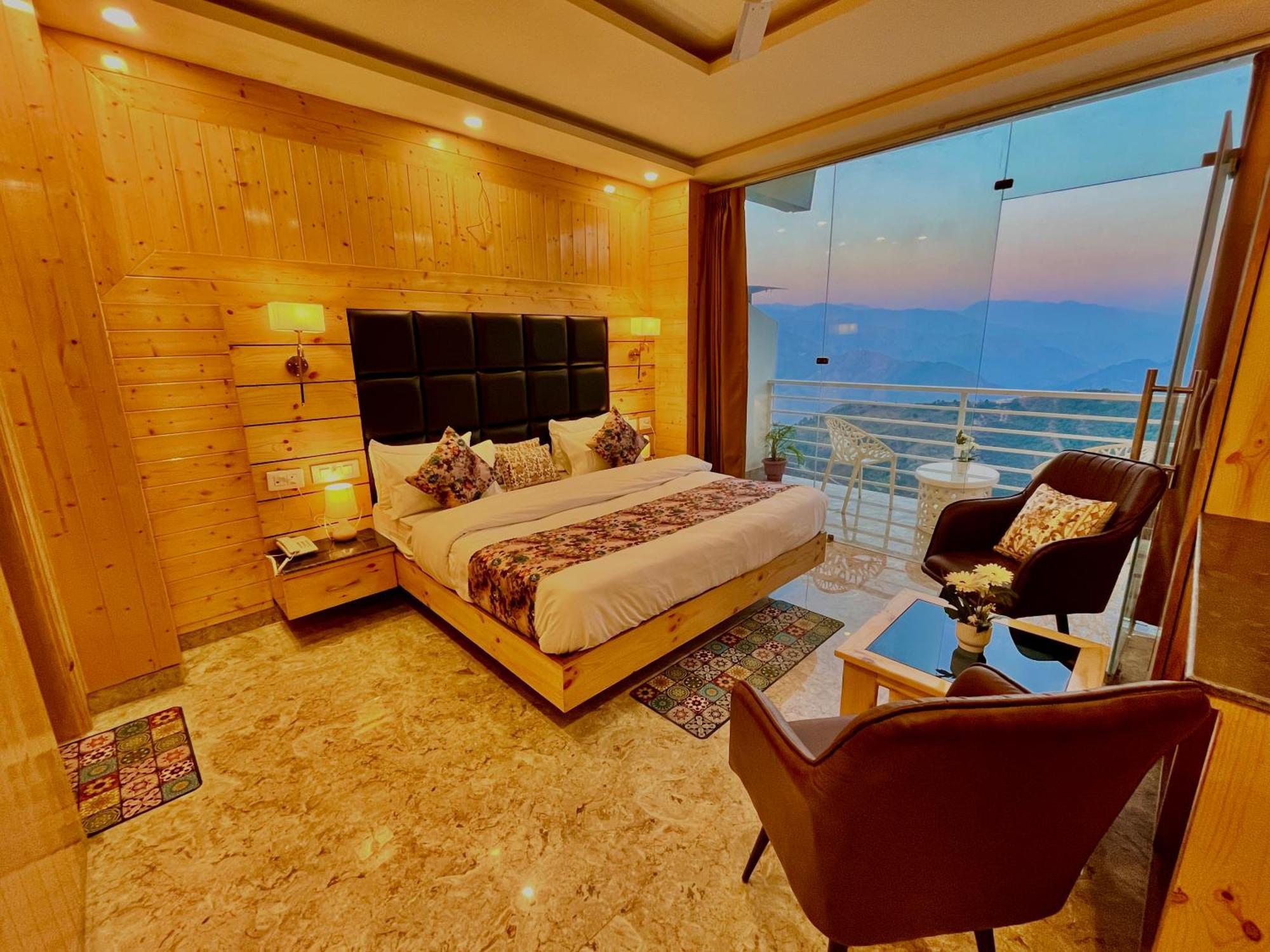 Hotel Classic Crown - #Scenic Mountain View #Open Terrace #Parking #Premium Rooms With Balcony #Guest Preferred #Best Selling Hotel In Mussoorie Kültér fotó